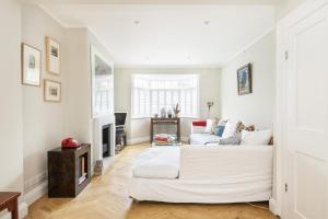 Whoops-a-Daisy 3 bedroom in Notting Hill