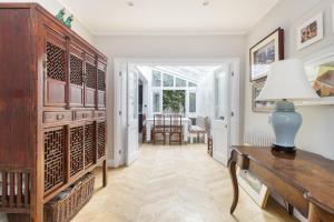 Whoops-a-Daisy 3 bedroom in Notting Hill