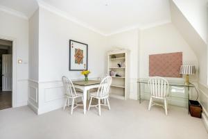 The Babys Breath 2 bedroom with Patio in Chelsea