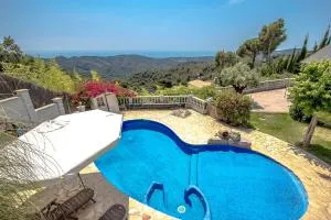 Swiss style villa near Barcelona 10min to beach - Valmanyá