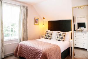 Double Room with Bath room in Haytor Hotel