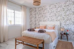 Apartamento con piscina. Los Naranjos de Marbella