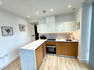 Tower Bridge, London Luxury Flat with Beautiful Garden Views