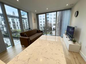Tower Bridge, London Luxury Flat with Beautiful Garden Views