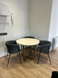 Piso Deluxe con Balcón Cerca del Casco Viejo