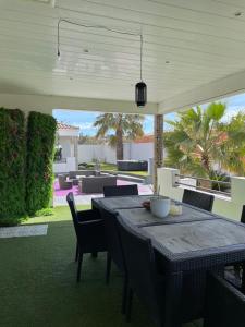 Villas Belle Villa pour 8 personnes avec 4 grandes chambres avec douche dans chaque chambre, une piscine exterieur , un jardin de 1500m2 : photos des chambres