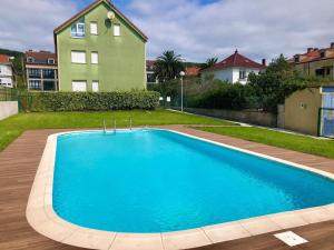 Apartamento con jardín y piscina junto a la playa