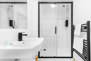 Birmingham City Centre - Loft Style Apartment - Free Wifi & Netflix - On Street Parking - 1NT