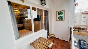Estudio céntrico con balcón y piscina by South Costa