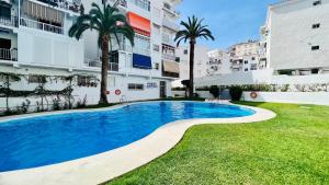 Estudio céntrico con balcón y piscina by South Costa