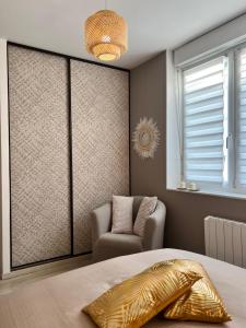 Appartements - Nouveau - Bienvenue a Azelma - Cozy et proche de Naval Group : photos des chambres