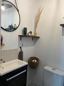 Appartements - Nouveau - Bienvenue a Azelma - Cozy et proche de Naval Group : photos des chambres