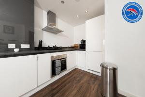 Prime Location, King Bed & Sofa, Business & Family