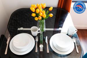 Prime Location, King Bed & Sofa, Business & Family