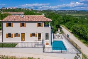 Beautiful Villa Skarline with outdoor pool in Buje - Stuparić