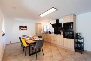 Maisons de vacances Gite Cerise - Maison climatisee avec piscine : photos des chambres