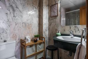 tuGuest Station with Parking