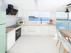 Mi Velero, Vistas al Mar - by Aloha Palma