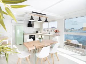 Mi Velero, Vistas al Mar - by Aloha Palma