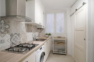 GuestHost - Azurea Home Central & Roomy Flat