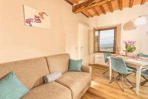 Palazzo Falcinelli Luxury Room in Montepulciano Center with Air Conditioning and Elevator