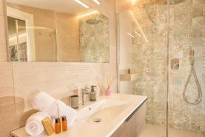 Palazzo Falcinelli Luxury Room in Montepulciano Center with Air Conditioning and Elevator