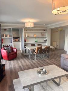 Gleneagles Apartment