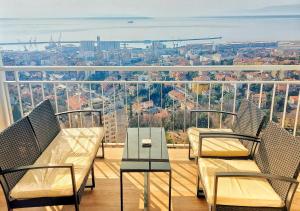 Sunflower Sky Apartment