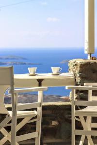Aggelikis Cycladic Villa by Hostandros