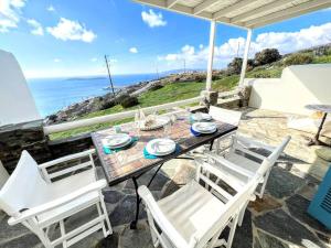 Aggelikis Cycladic Villa by Hostandros