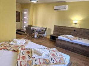 Apartment and Rooms Amenka