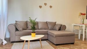 Apartment Kastanija with Balcony and Sea View 
