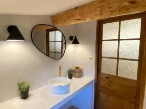 Authentique Mazet et sa fontaine en Provence - 丰维耶