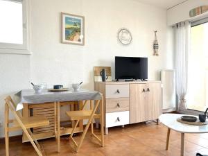 Studio calme avec coin nuit, terrasse et parking - Proche plage et commerces - FR-1-251-420