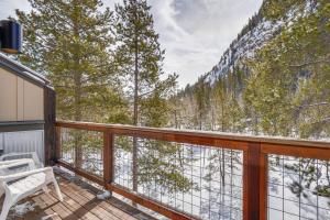 Downtown Frisco Townhome about 1 Mi to Lake Dillon!