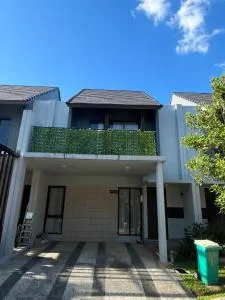 2 Floor Cozy House in Wisteria Jakarta Garden City - 贝克西