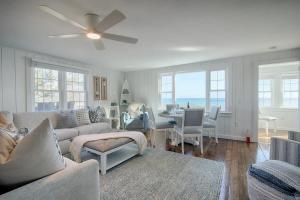 Stunning Waterfront Views Beach steps away