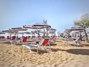 Camera Doppia con Letti Singoli con Vista Parziale sul Mare