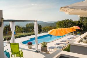 Rustic Villa Florice with a pool