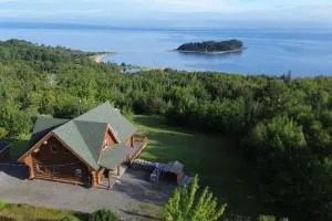 Privacy @ Bras d’Or Lake Eagle House Chalet - Iona
