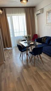 M by the lake Mamaia Summerland