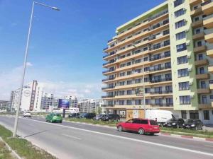 M by the lake Mamaia Summerland