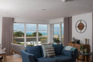 Sandyford, Holywell Bay - Free Parking - Sea Views - Outdoor shower