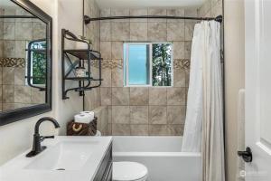 Secluded 4BR Nestled in Woods-Hot TubDog Friendly