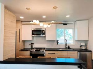 Entire Home near SLC. Family Friendly & King Suite