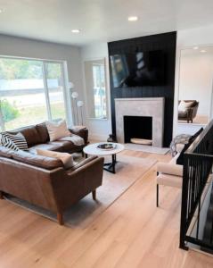 Entire Home near SLC. Family Friendly & King Suite