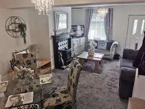 Stunning 2-Bed House in Macclesfield Cheshire - Langley