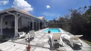 Villa charmante avec piscine au Diamant - Idéale pour 4 pers. - Les Coteaux