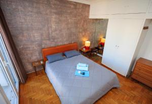 Bohemian apartment under the Acropolis