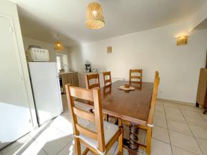 Maisons de vacances Charmante Maison de Village - Plages 30- : photos des chambres